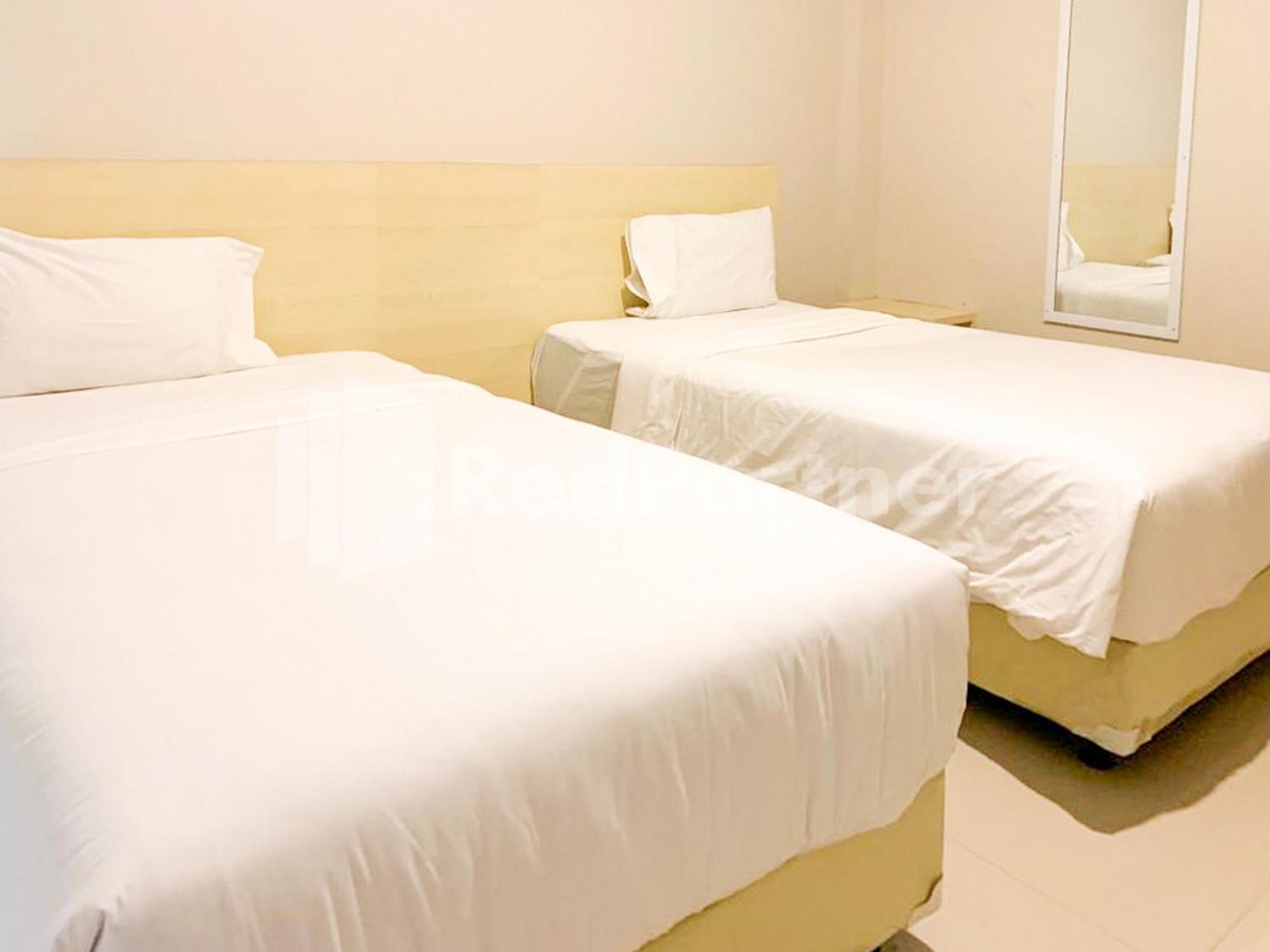 Hotel Andono Near Yia Mitra Reddoorz Temon Kültér fotó