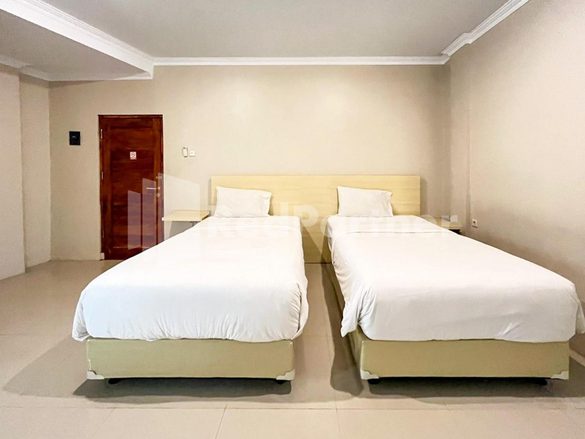 Hotel Andono Near Yia Mitra Reddoorz Temon Kültér fotó