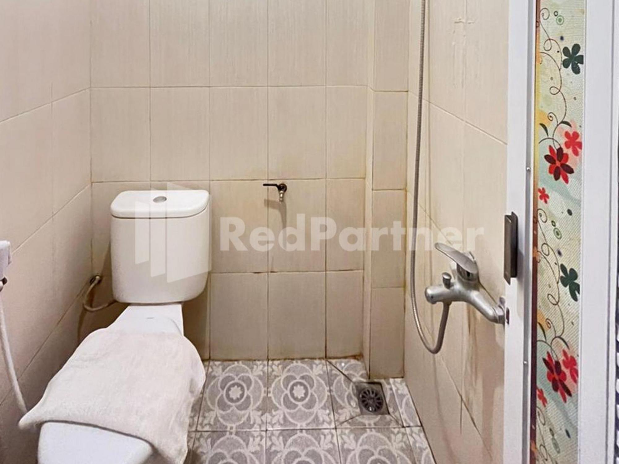 Hotel Andono Near Yia Mitra Reddoorz Temon Kültér fotó