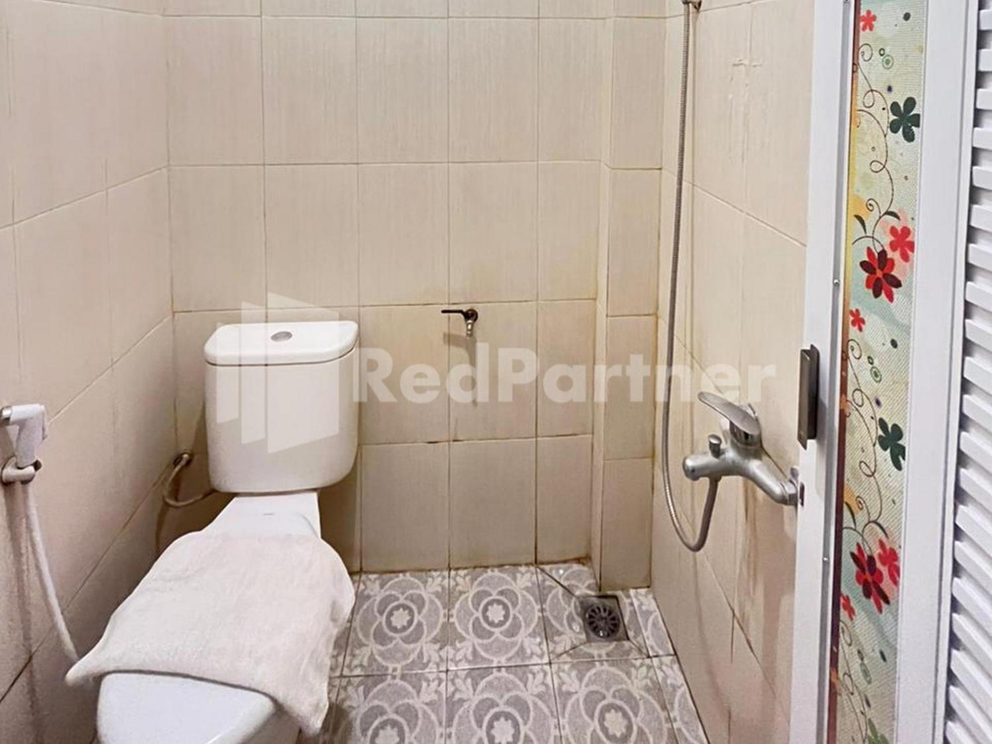 Hotel Andono Near Yia Mitra Reddoorz Temon Kültér fotó